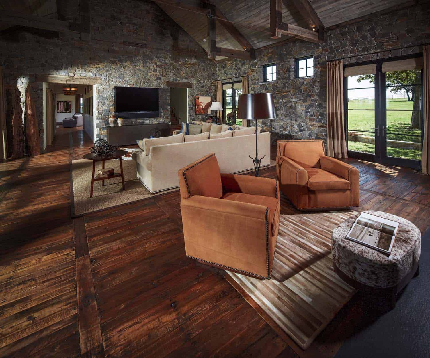 ranch-rustic-family-room
