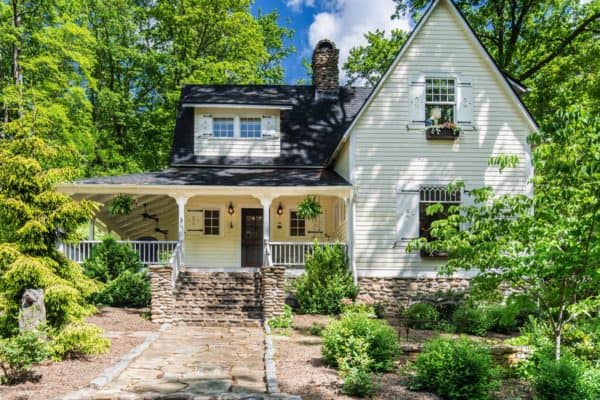featured posts image for Victorian farmhouse in Georgia gets transformed with charming details