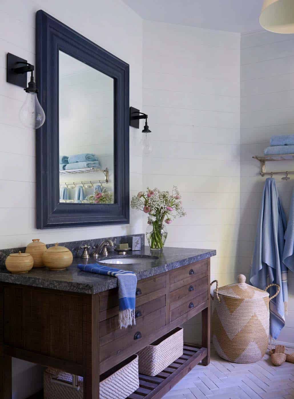 cottage-beach-style-bathroom