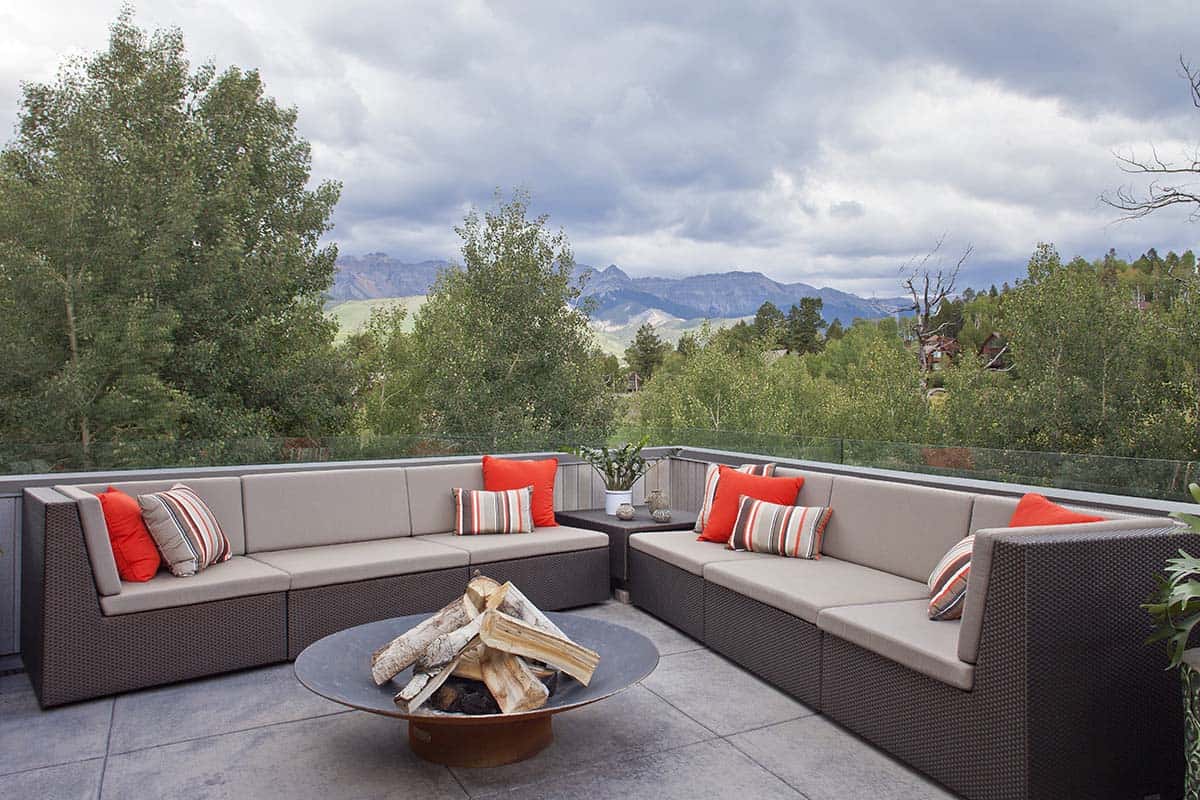 contemporary-mountain-home-patio
