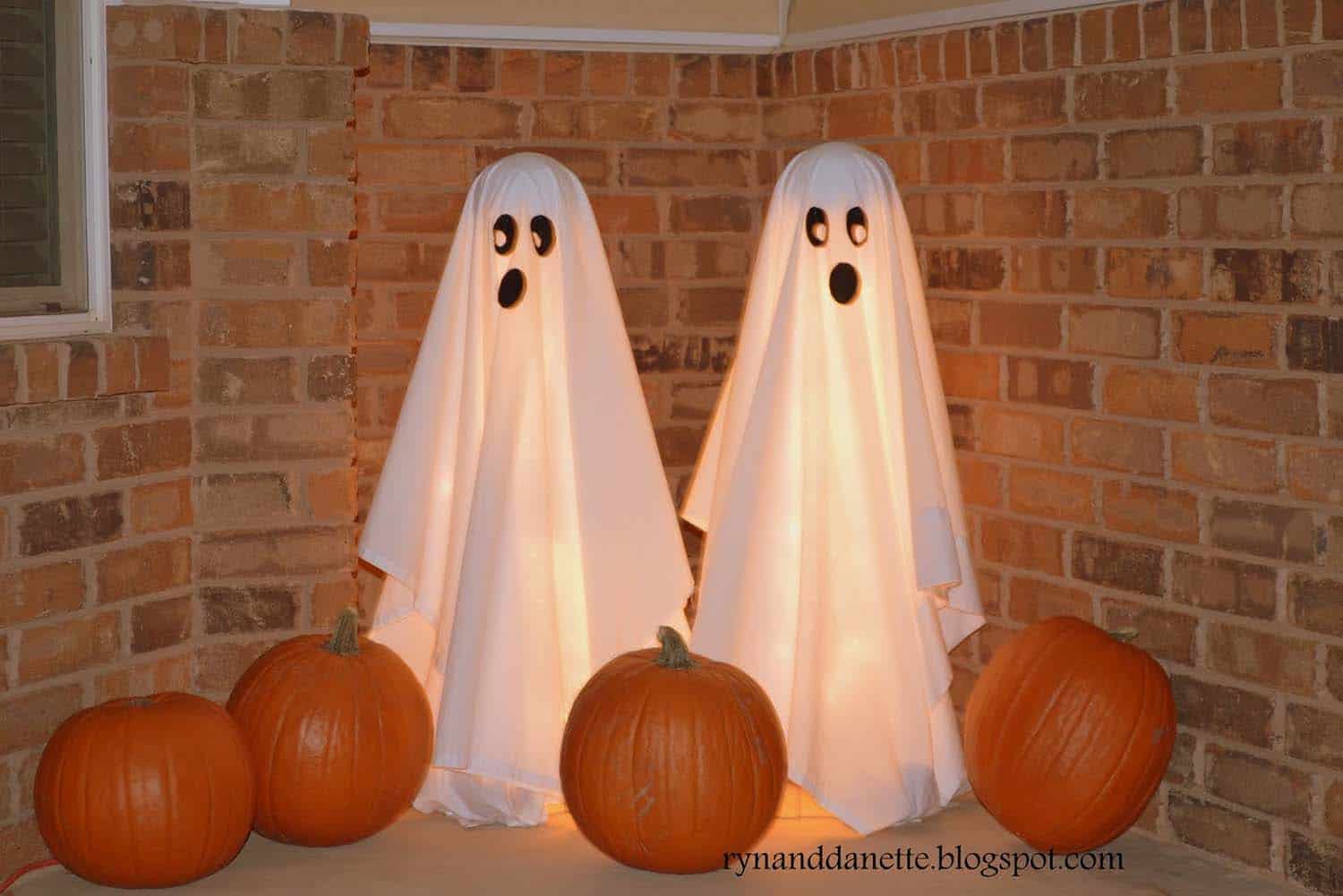 diy-halloween-decoration-outdoors-ghosts