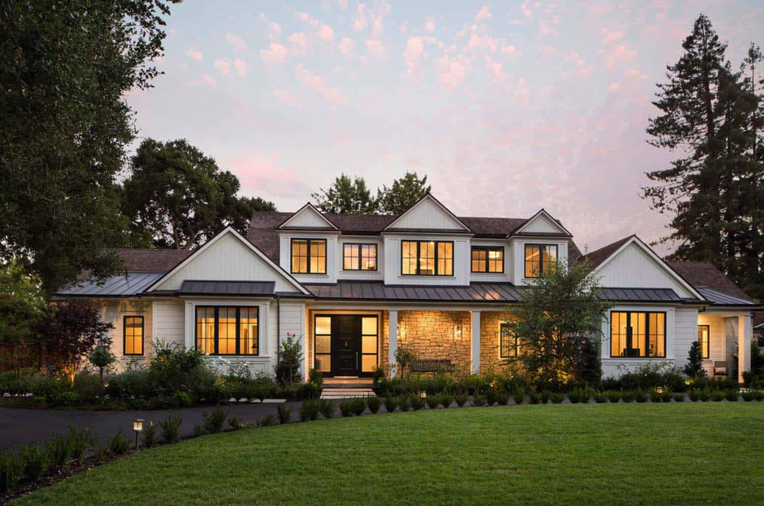 farmhouse-style-house-exterior
