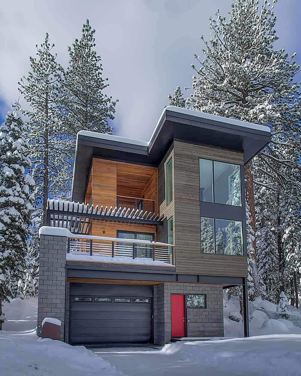 modern-prefabricated-mountain-home-exterior