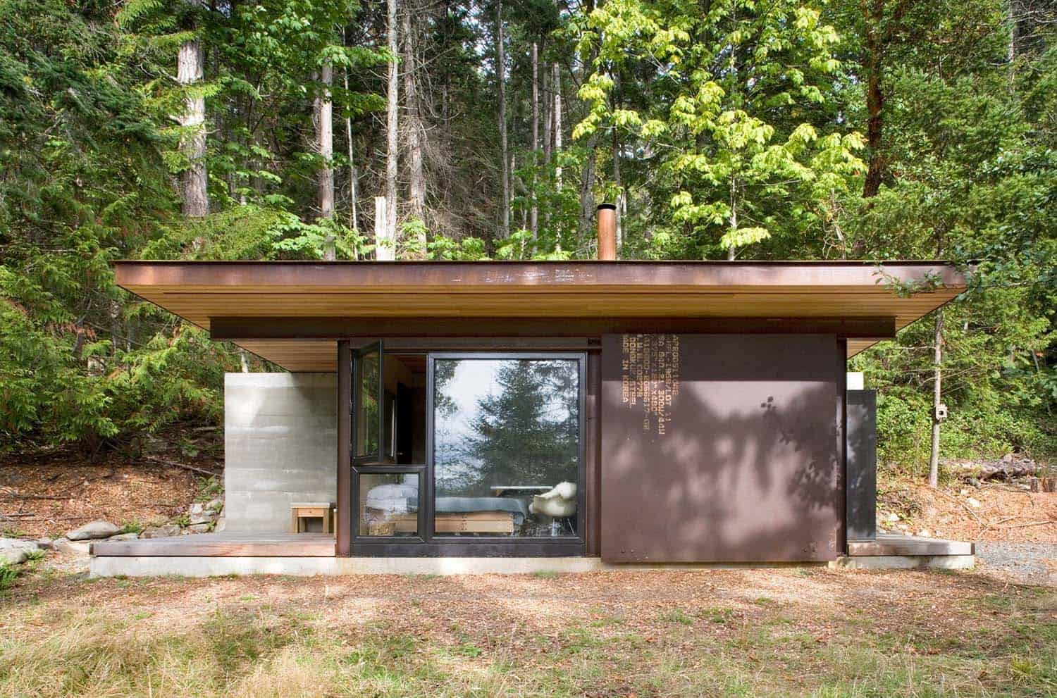 small-modern-cabin-exterior