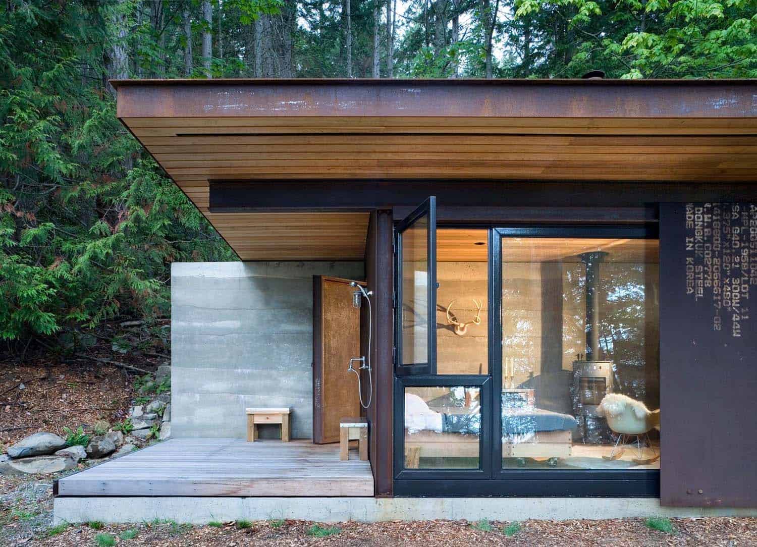small-modern-cabin-exterior