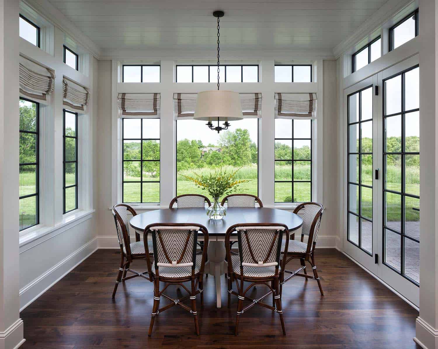 traditional-style-dining-room