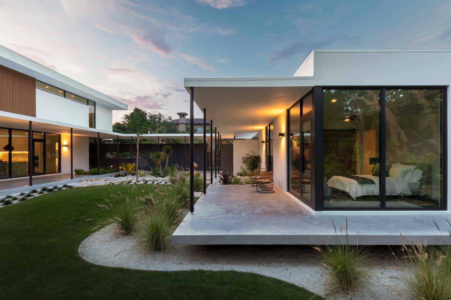 modern-waterfront-home-exterior