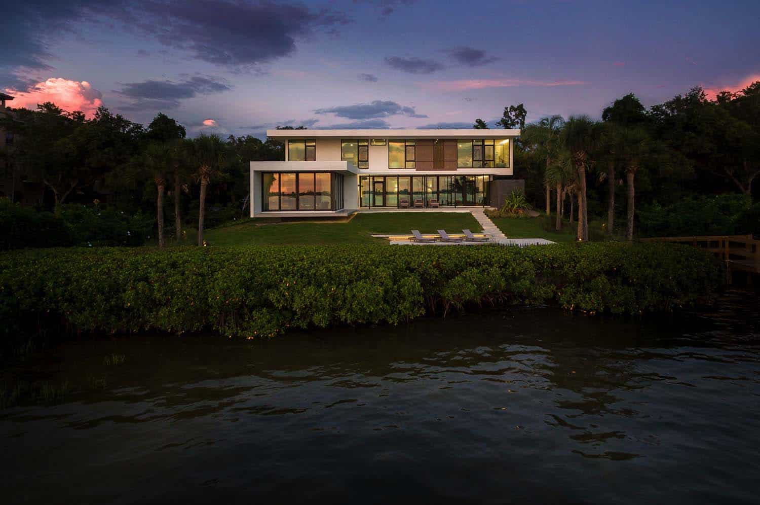 contemporary-waterfront-home-exterior