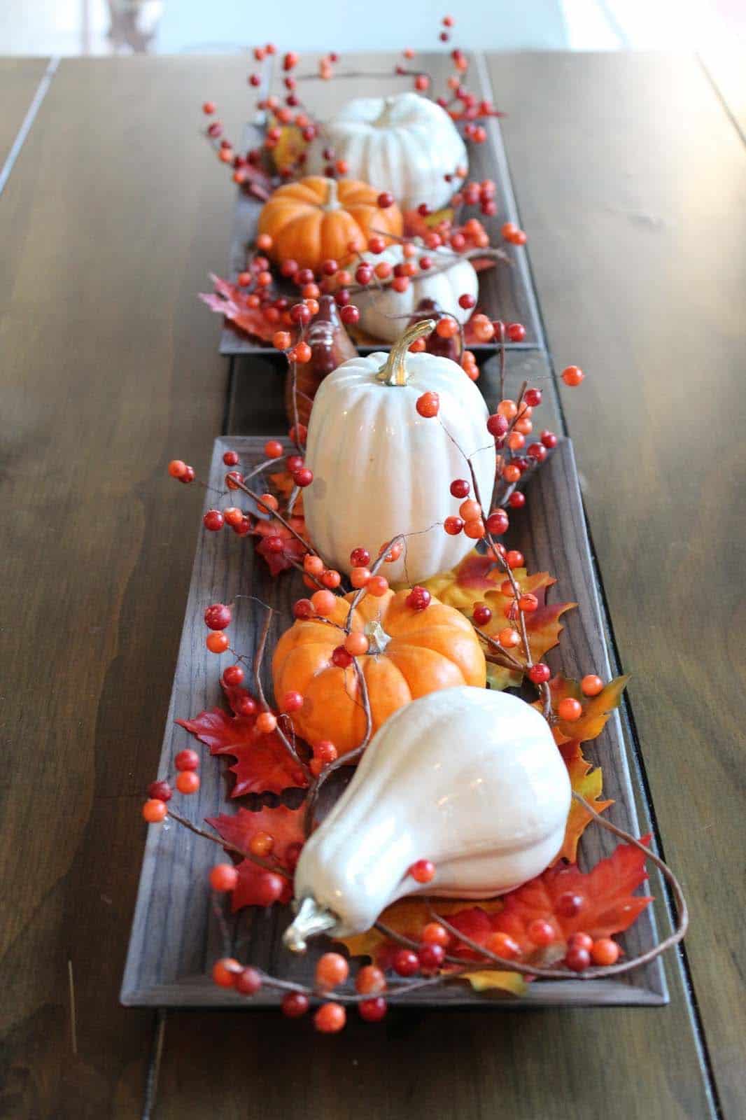 thanksgiving-decor-ideas-pumpkin-gourd-centerpiece