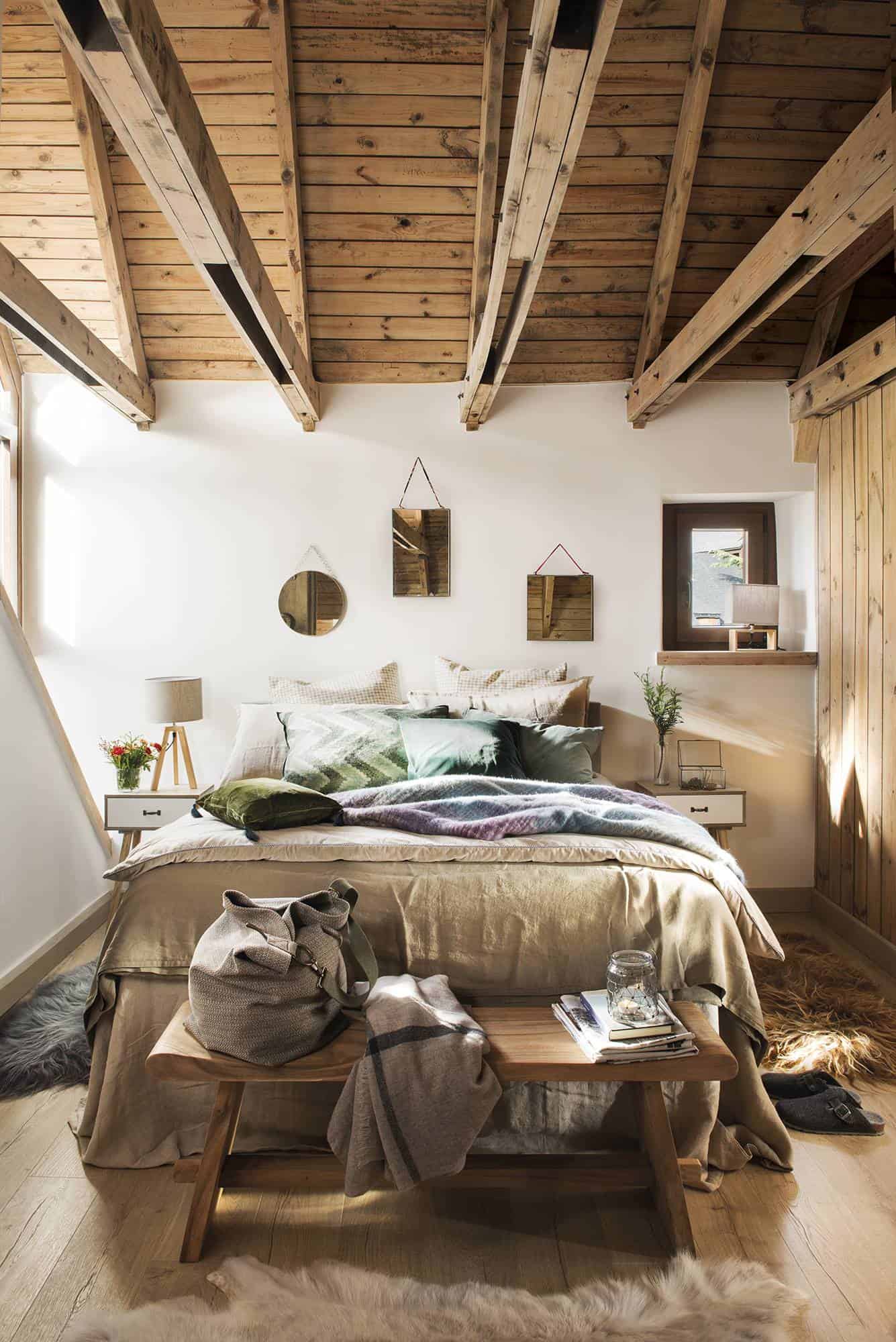 cozy-woodsy-mountain-cabin-bedroom