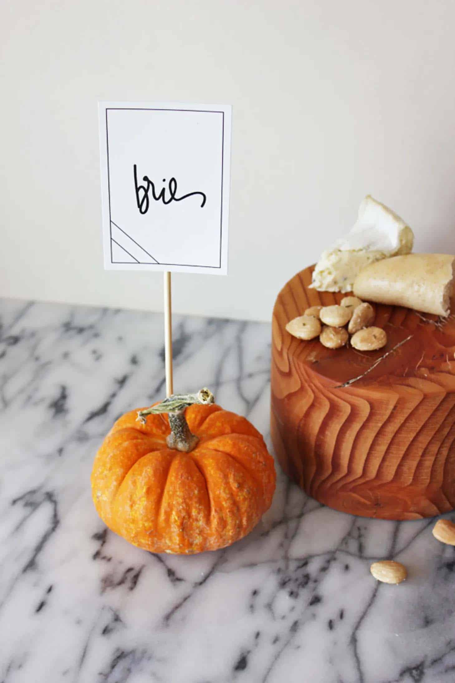 creative-thanksgiving-place-card-ideas-pumpkin