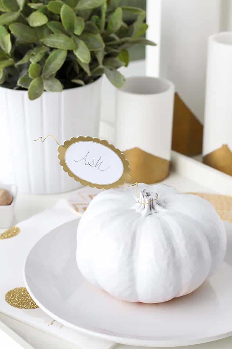 creative-thanksgiving-place-card-ideas-white-pumpkin