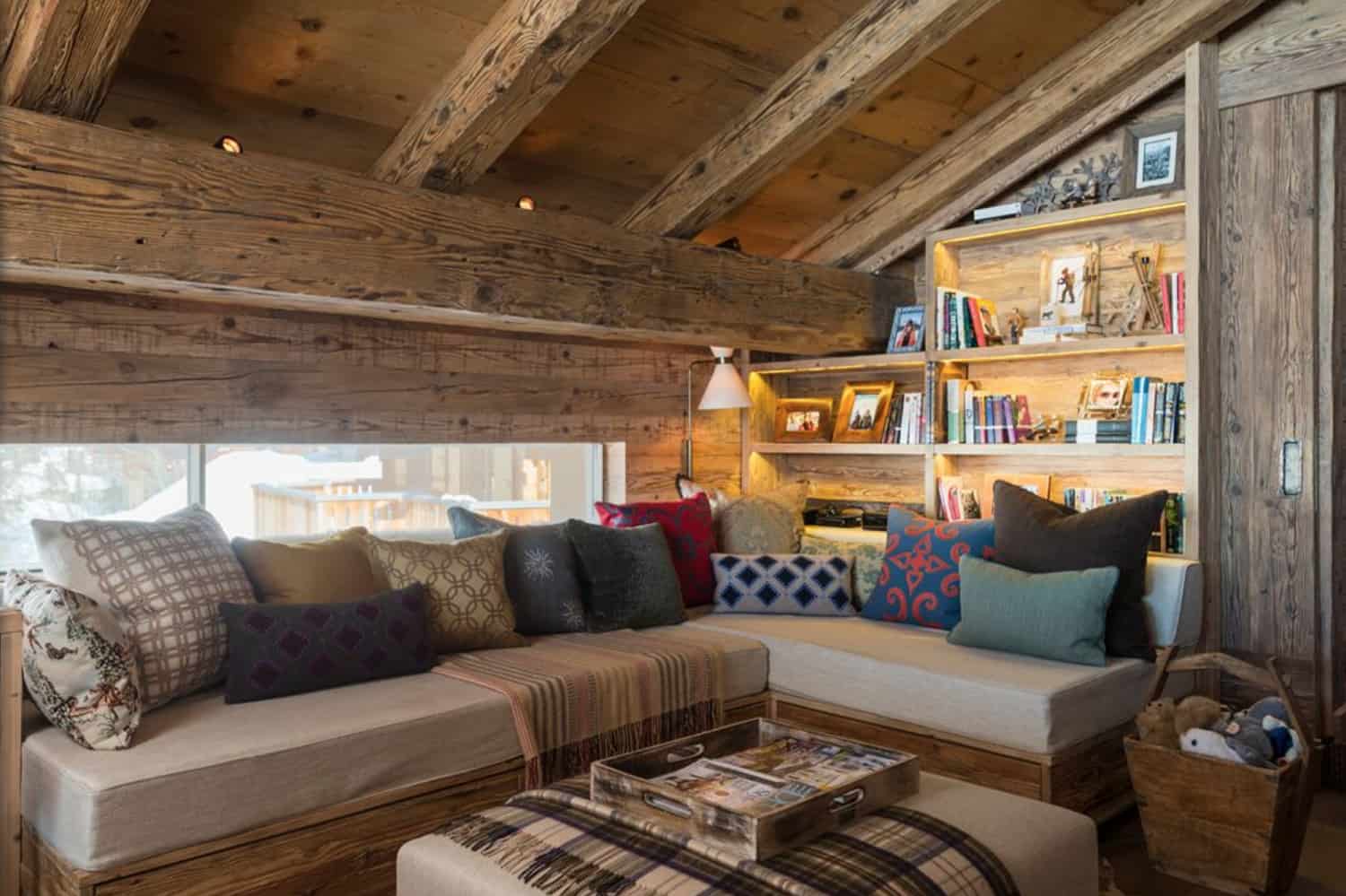 mountain-ski-chalet-family-room