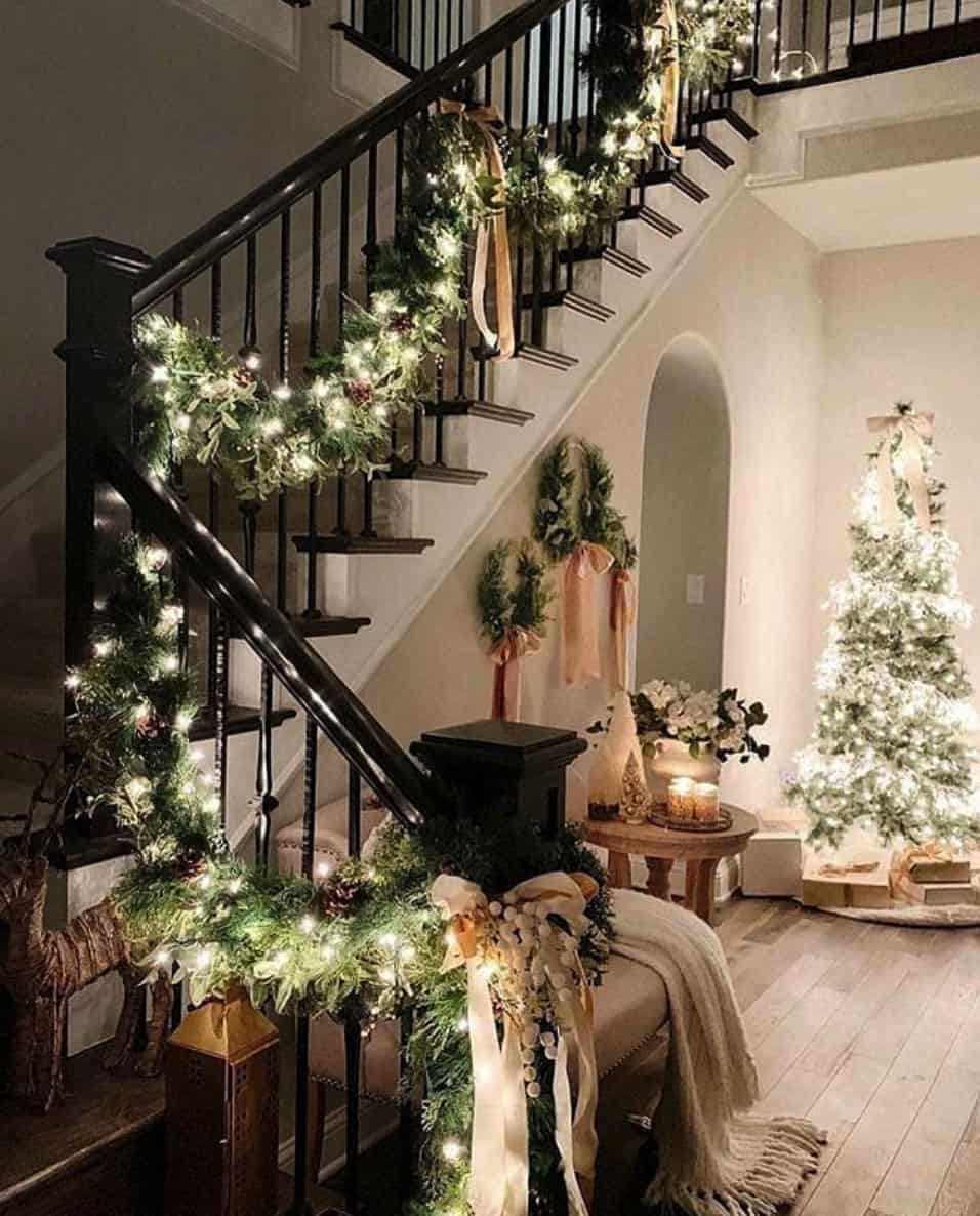 28 Gorgeous Ways To Decorate Your Home With Christmas Garland