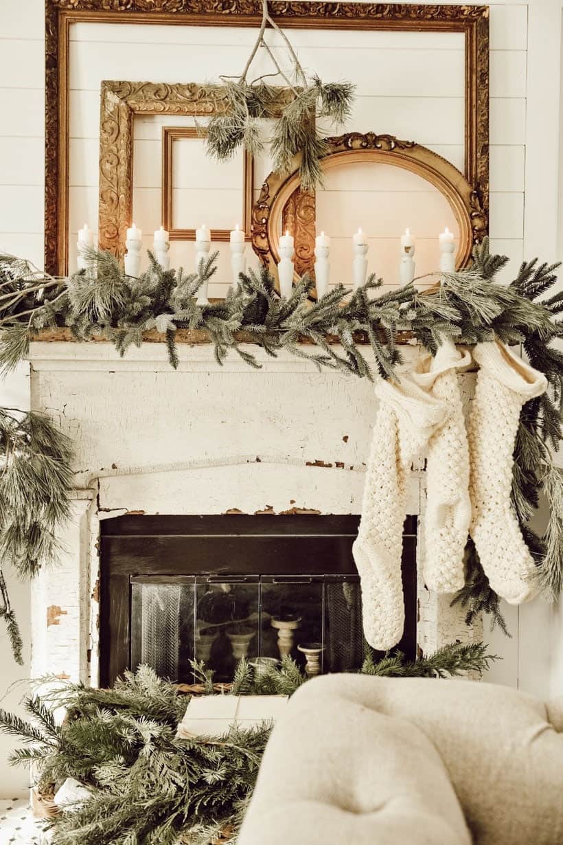 gorgeous-christmas-garland-decorating-ideas-fireplace-mantel