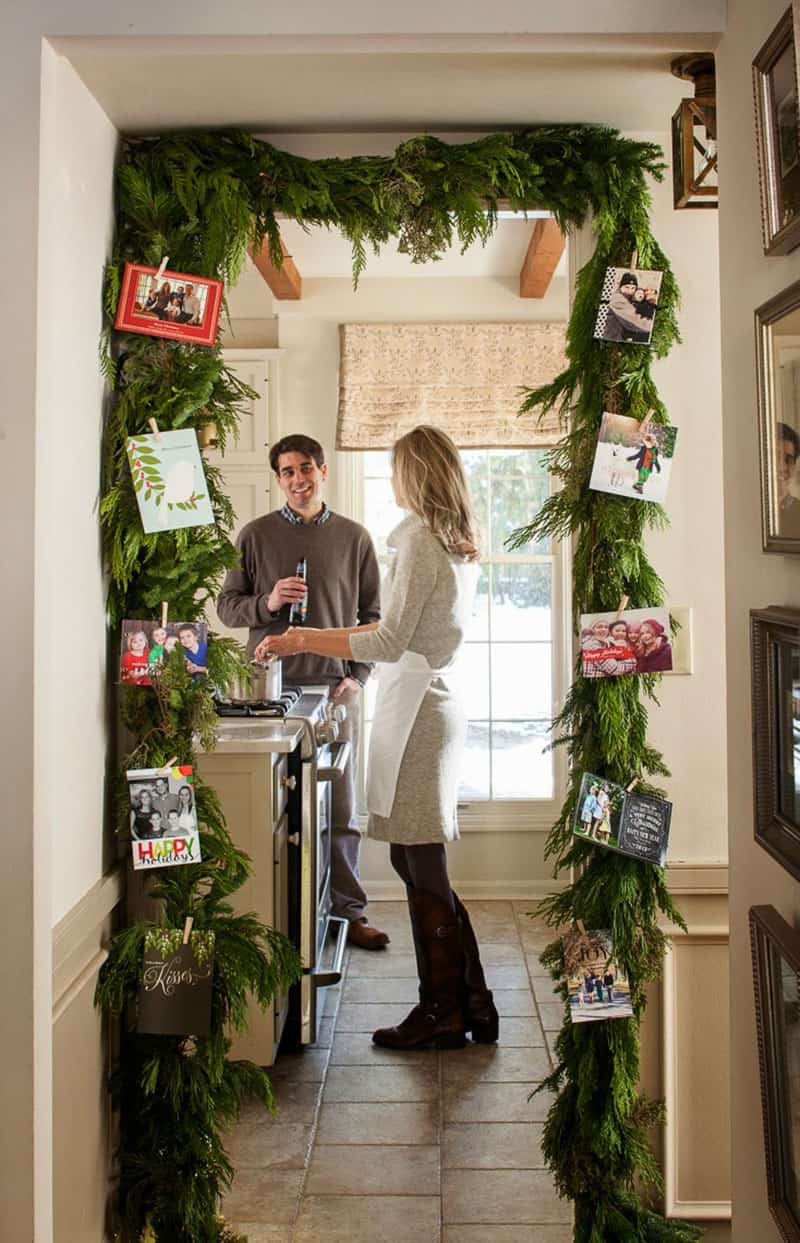 gorgeous-christmas-garland-decorating-ideas-kitchen-entryway