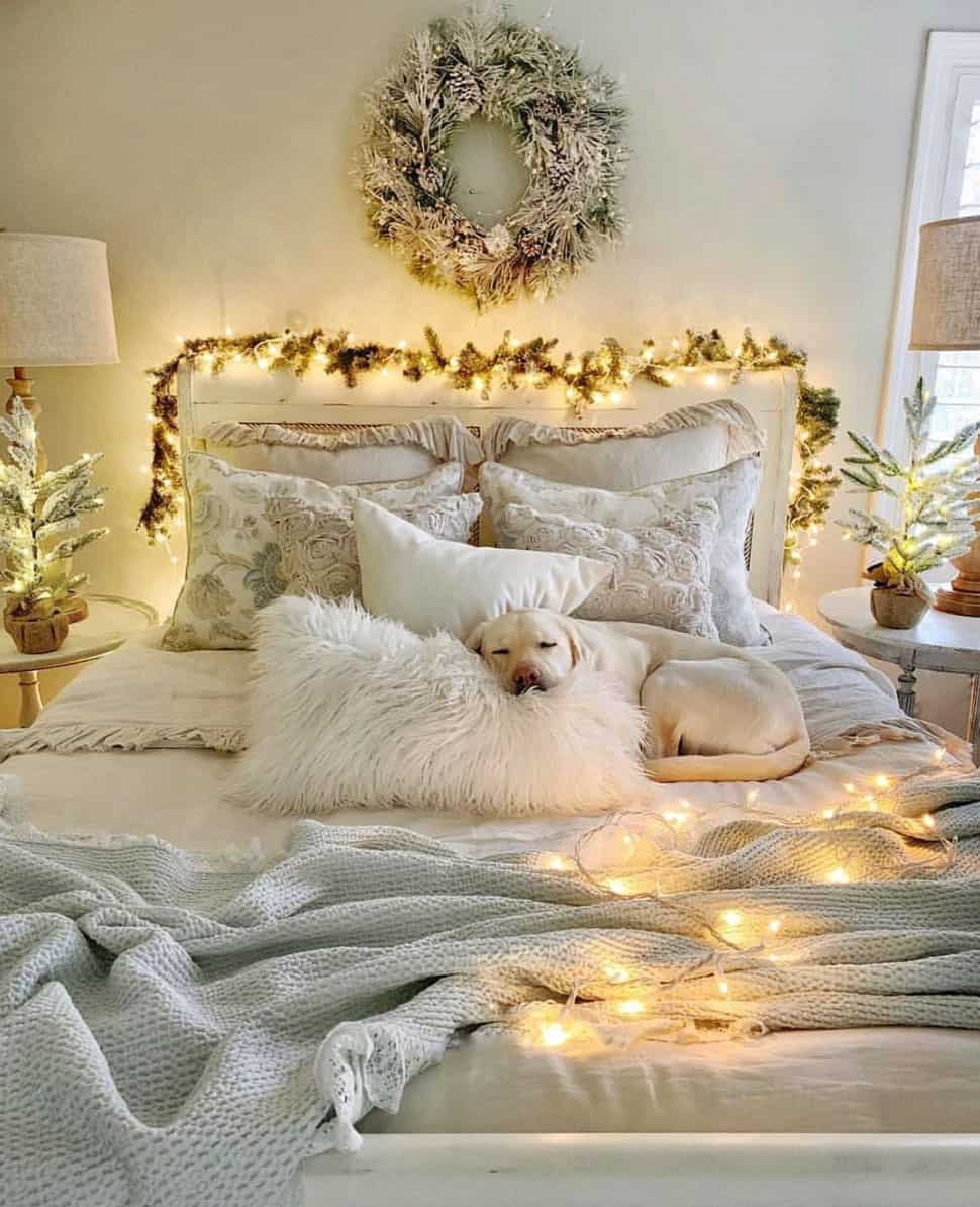 gorgeous-christmas-garland-decorating-ideas-bedroom