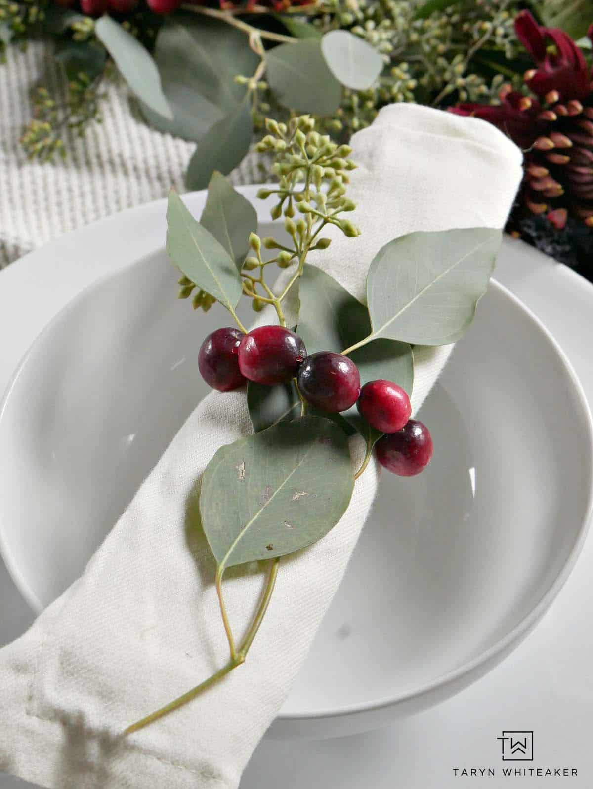 gorgeous-thanksgiving-centerpiece-idea-cranberry