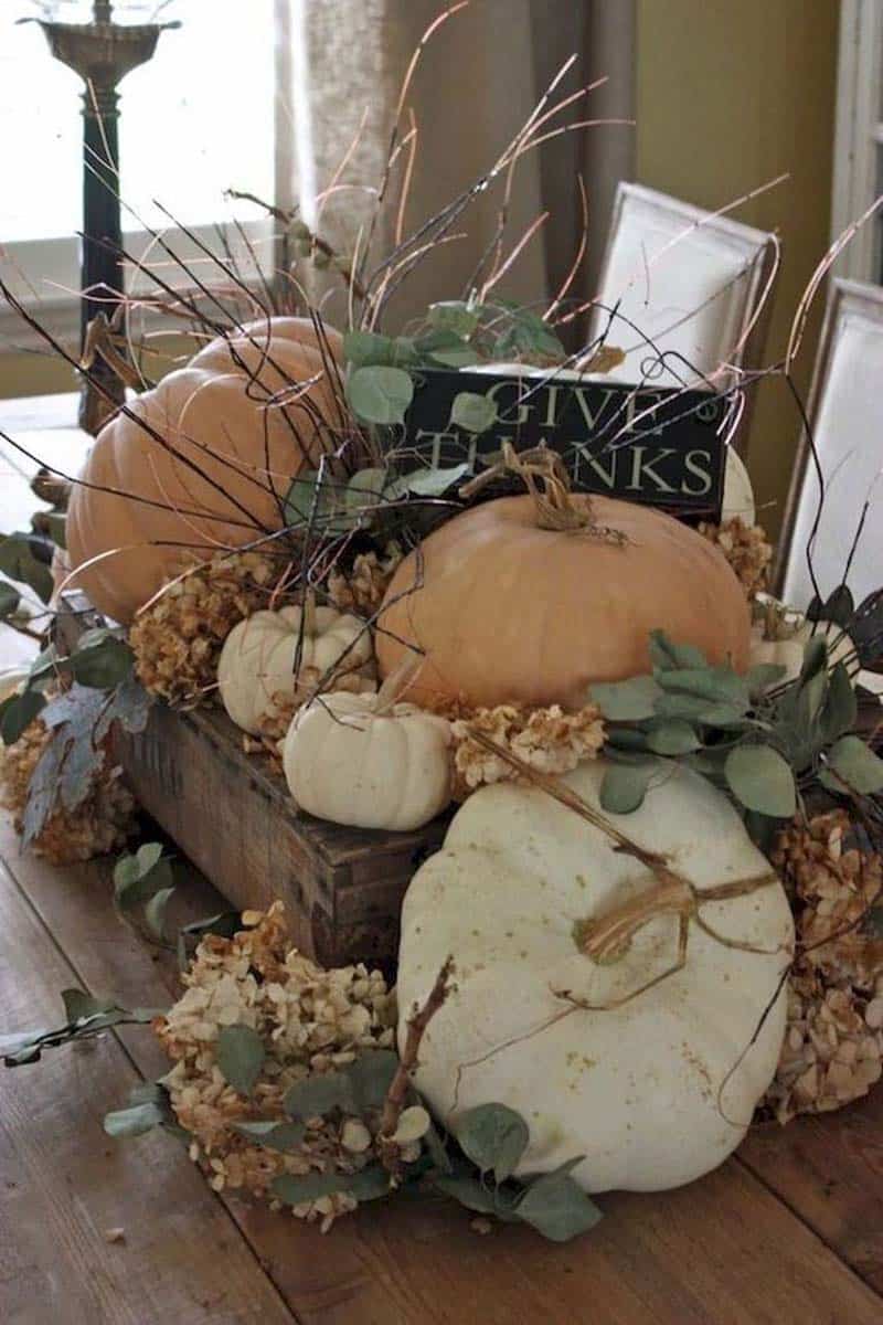 gorgeous-thanksgiving-centerpiece-idea-pumpkins