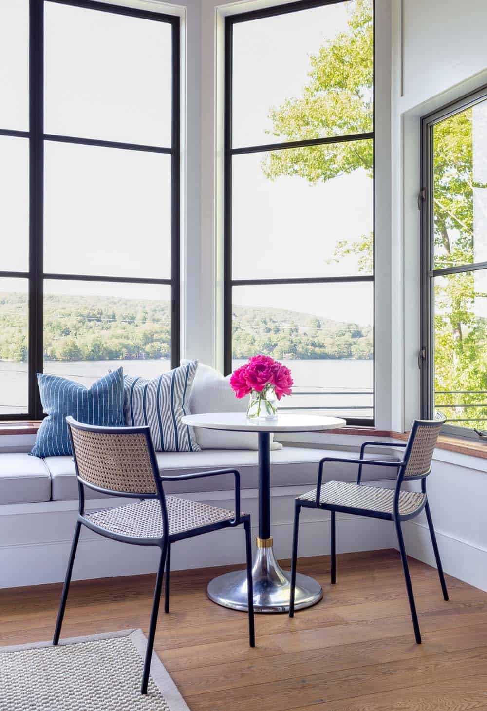 lake-house-modern-living-room