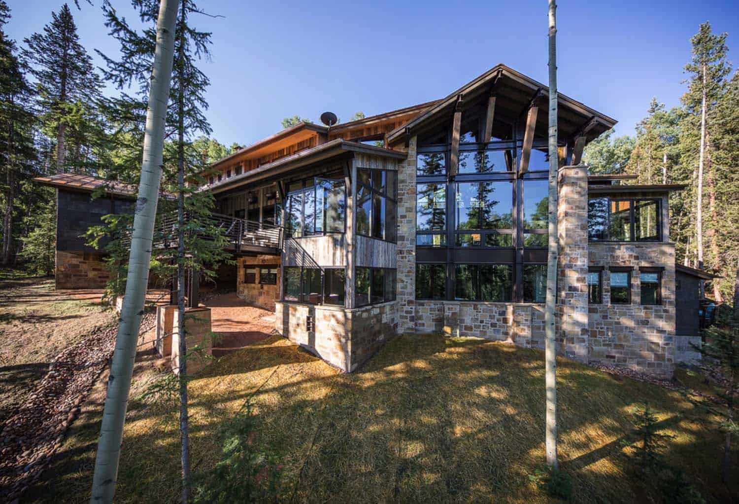 modern-rustic-mountain-home-exterior