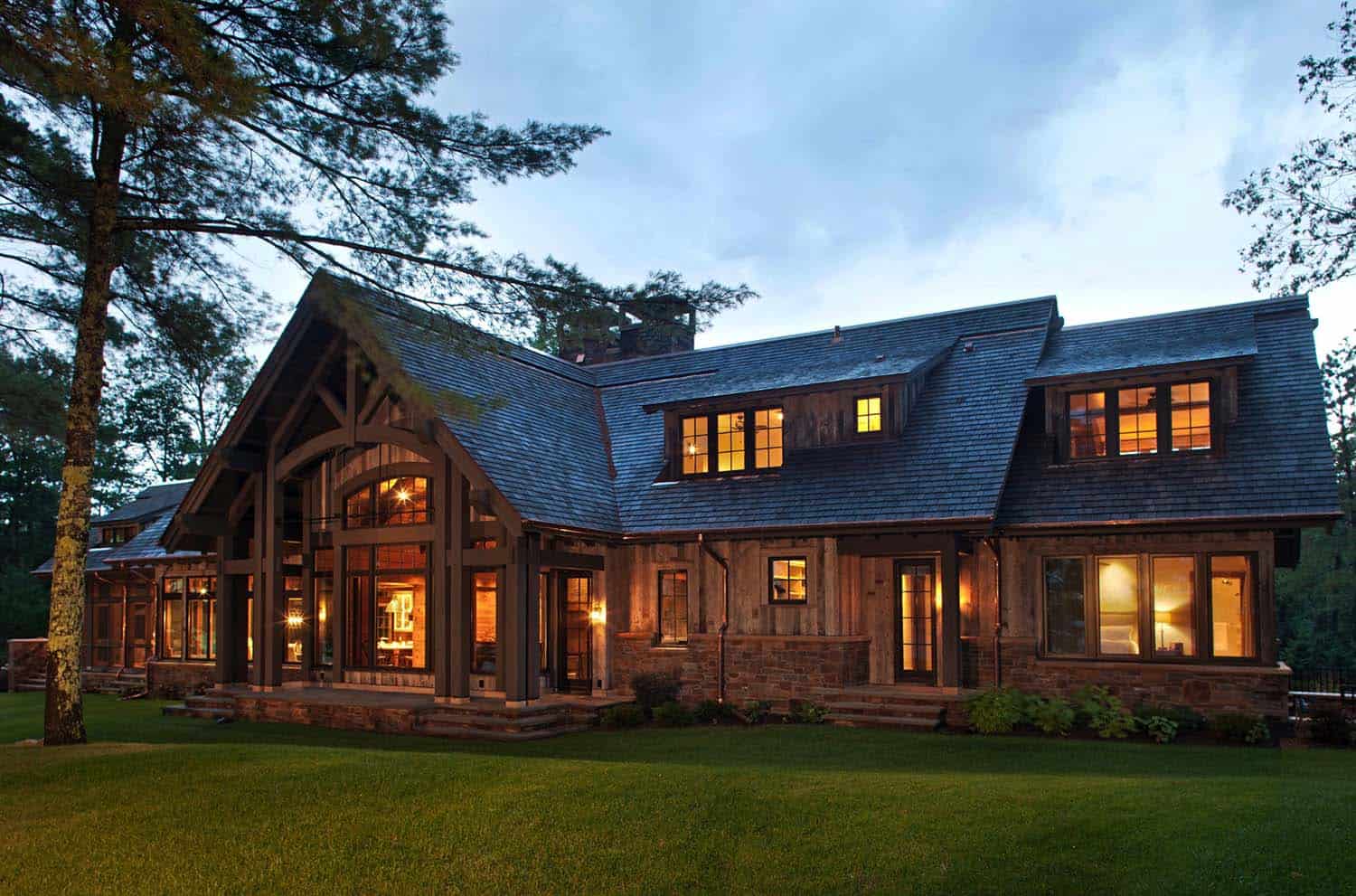 northern-wisconsin-rustic-cabin-retreat-exterior