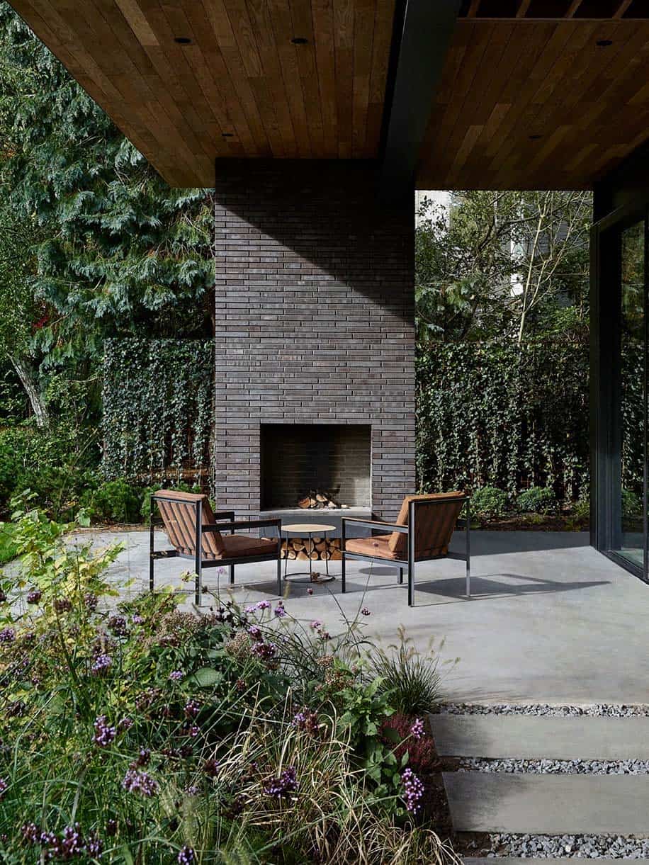 modern-villa-patio-fireplace