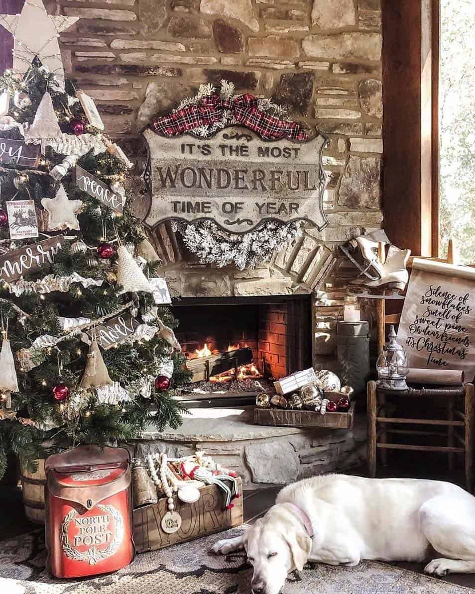 rustic-farmhouse-christmas-decorating-ideas-fireplace