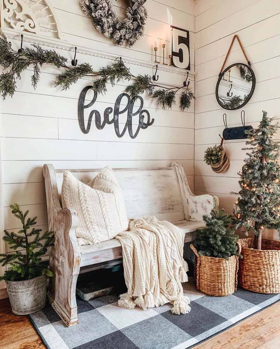 40 Cozy And Wonderful Rustic Farmhouse Christmas Decorating Ideas - Country Rustic Home Decor Ideas