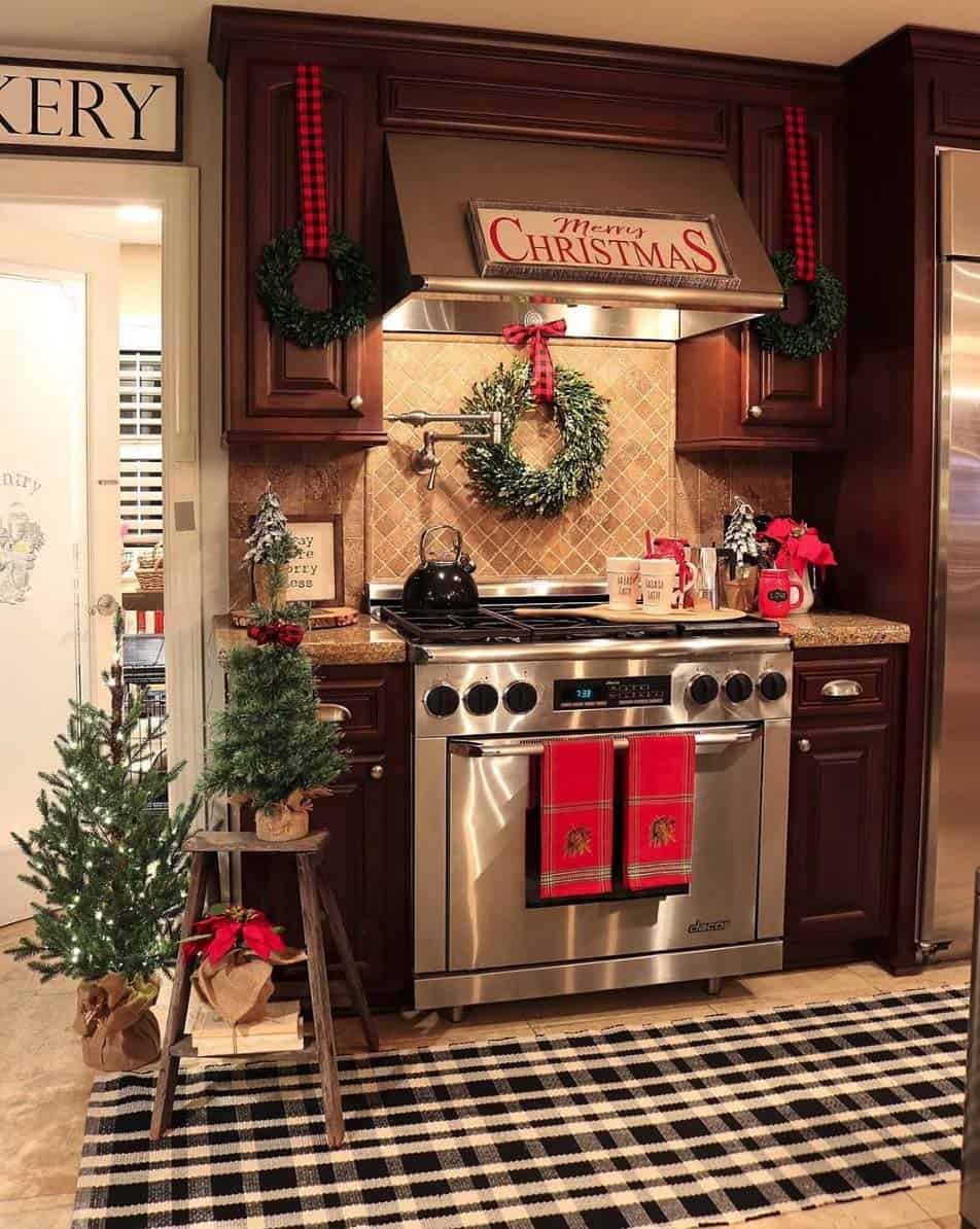rustic-farmhouse-christmas-decorating-ideas-kitchen