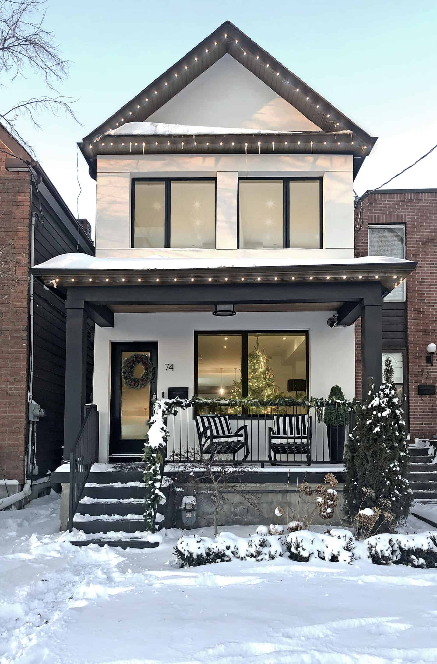 Small Yet Cozy Home In Toronto Gets A Modern Christmas Makeover