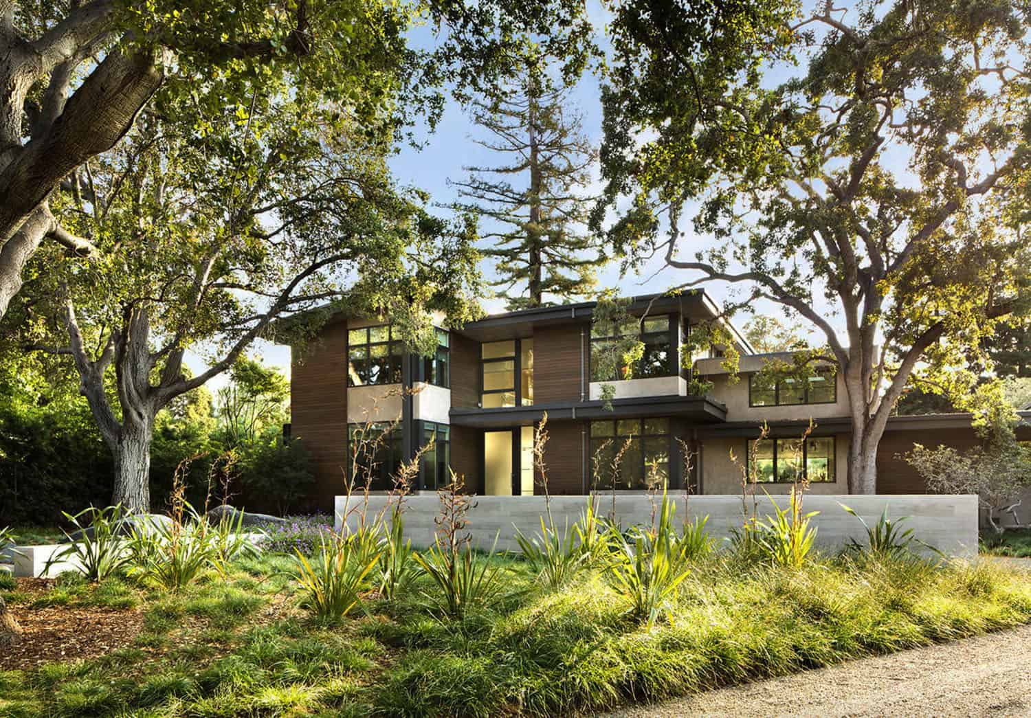 contemporary-home-exterior-with-lush-landscape