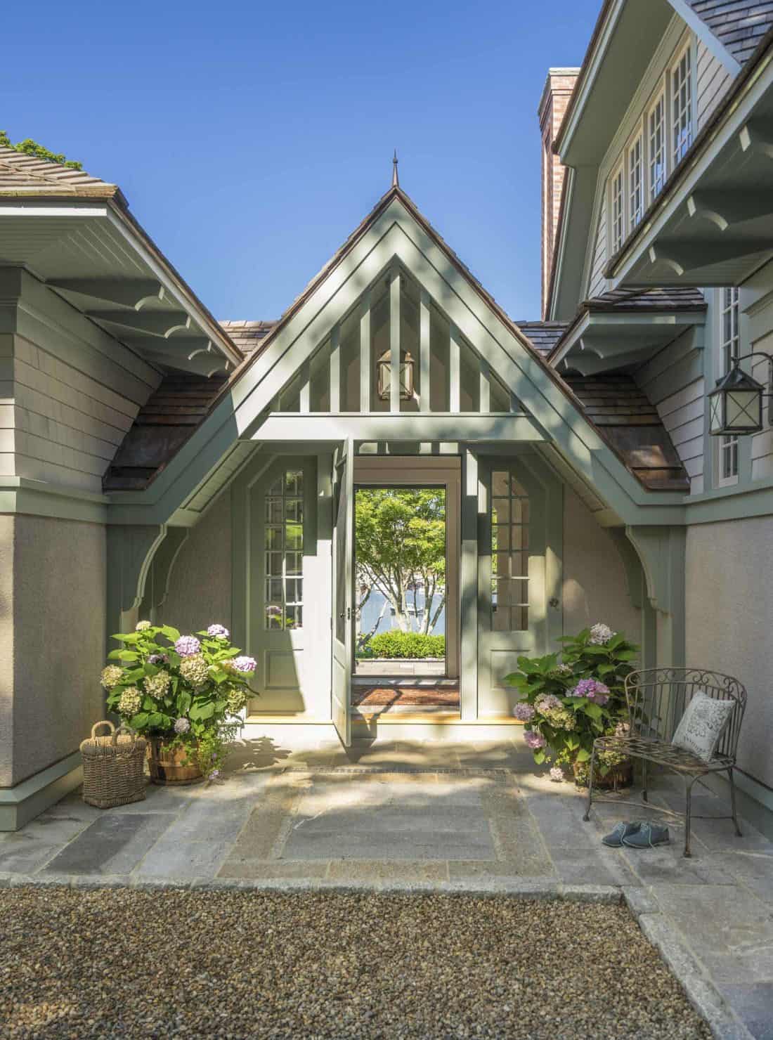 craftsman-style-cottage-exterior