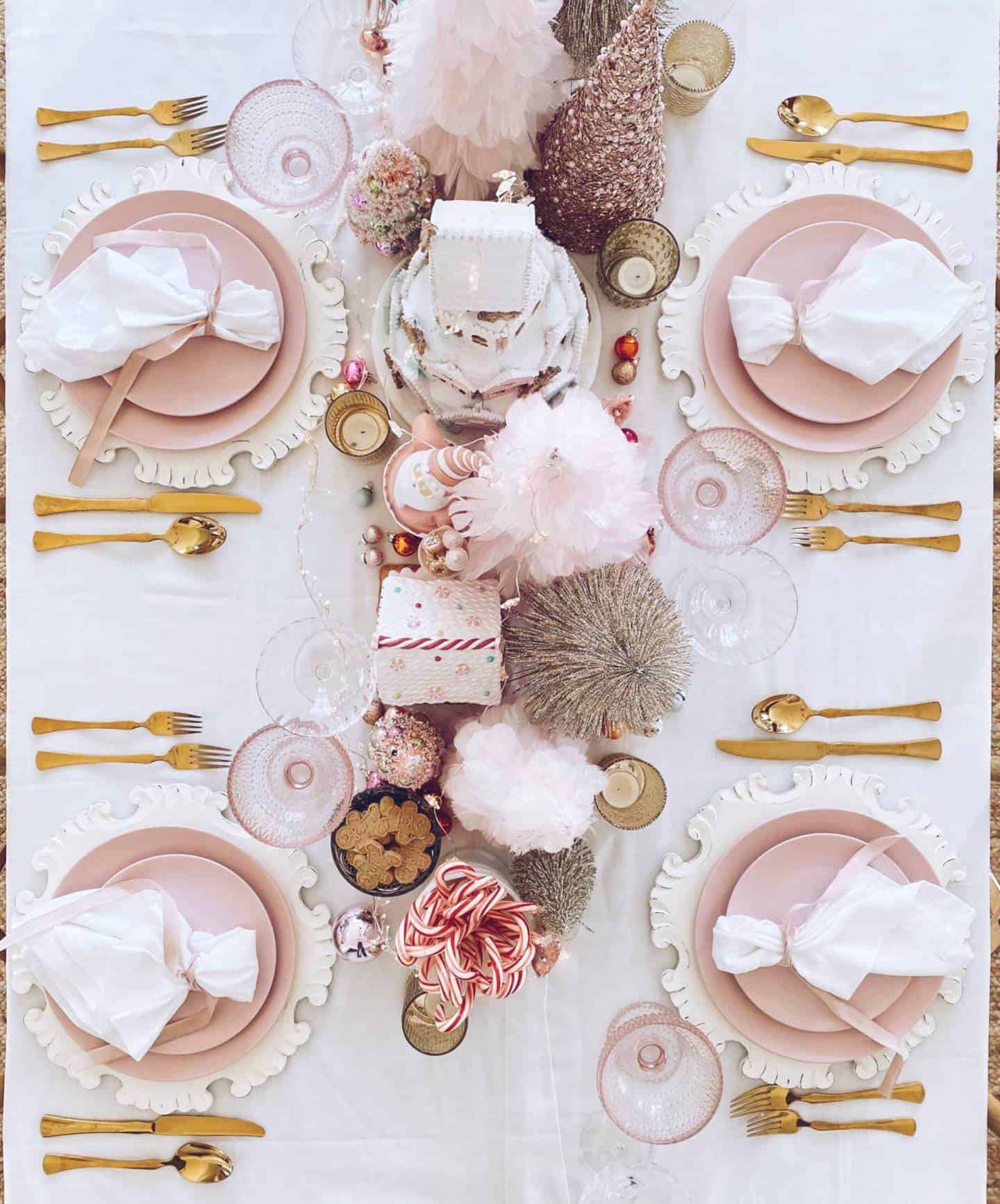 gorgeous-christmas-table-setting-ideas-pink-theme