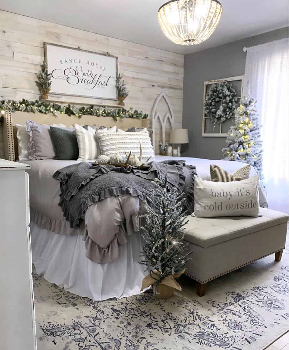 gorgeous-flocked-christmas-tree-ideas-bedroom