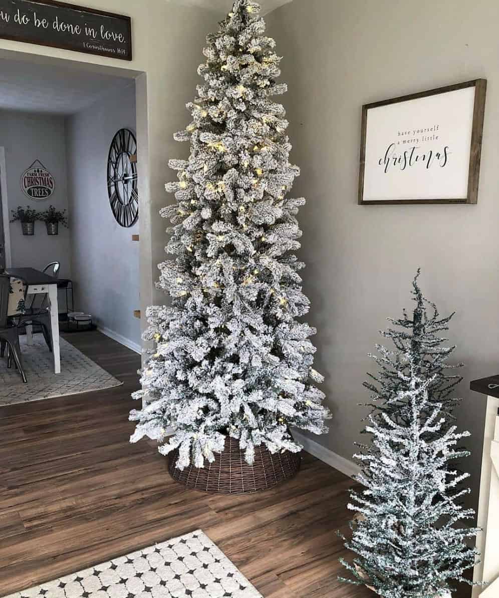 gorgeous-flocked-christmas-tree-ideas