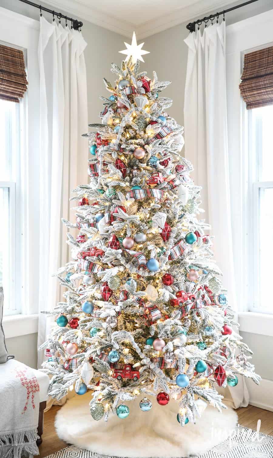 gorgeous-flocked-christmas-tree-ideas