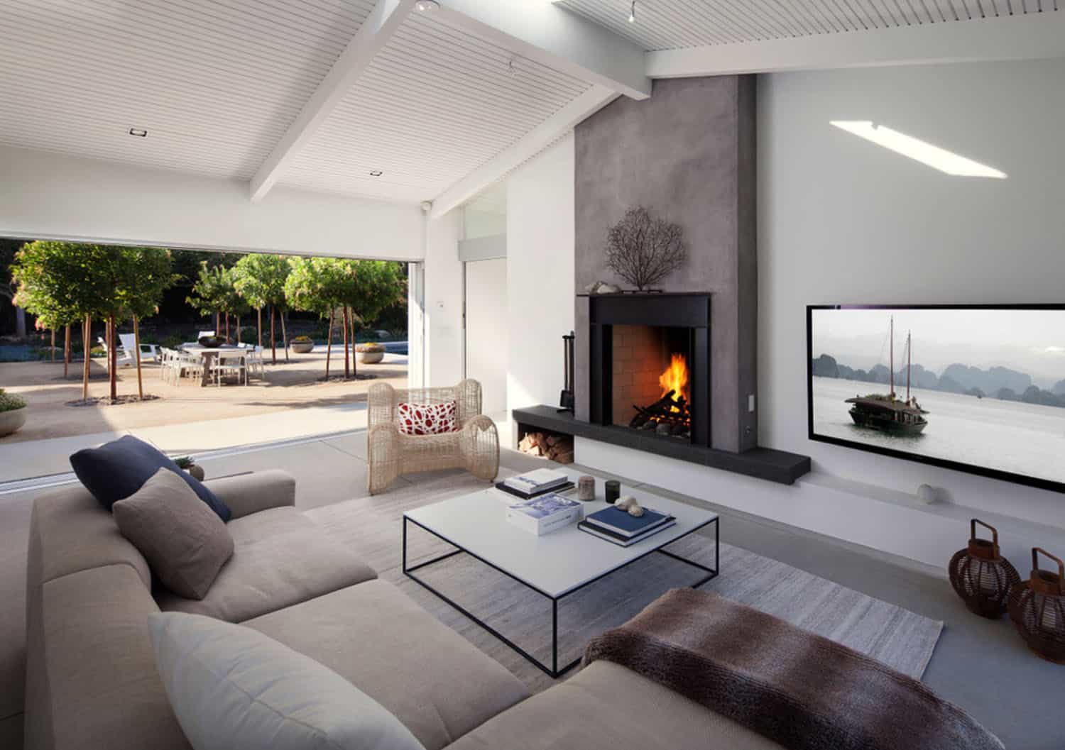 midcentury-ranch-house-living-room