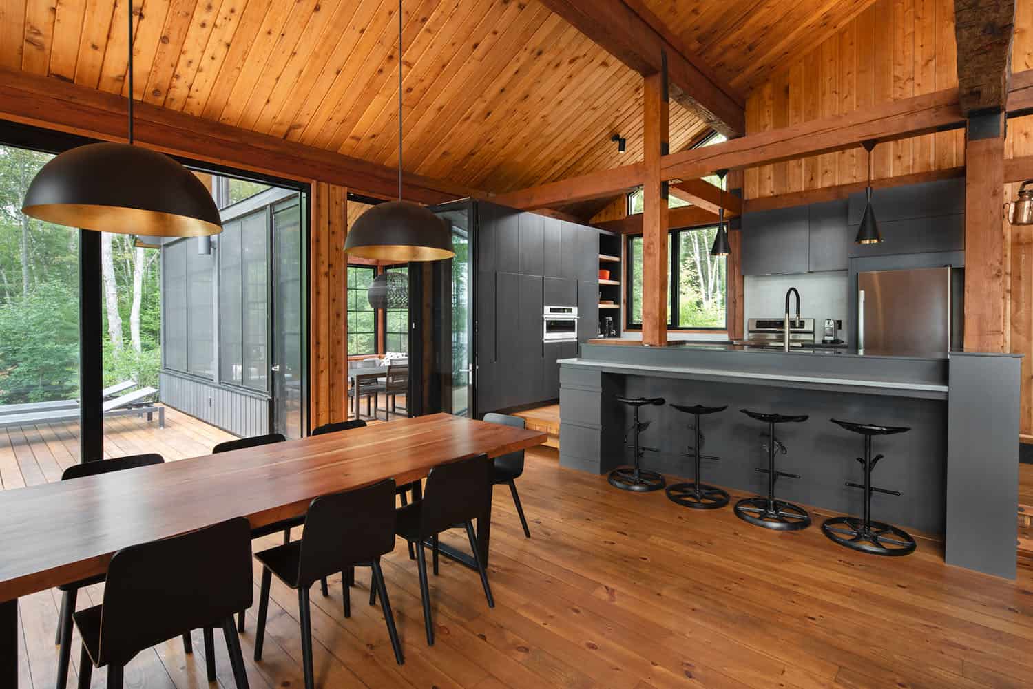 modern-family-cottage-kitchen