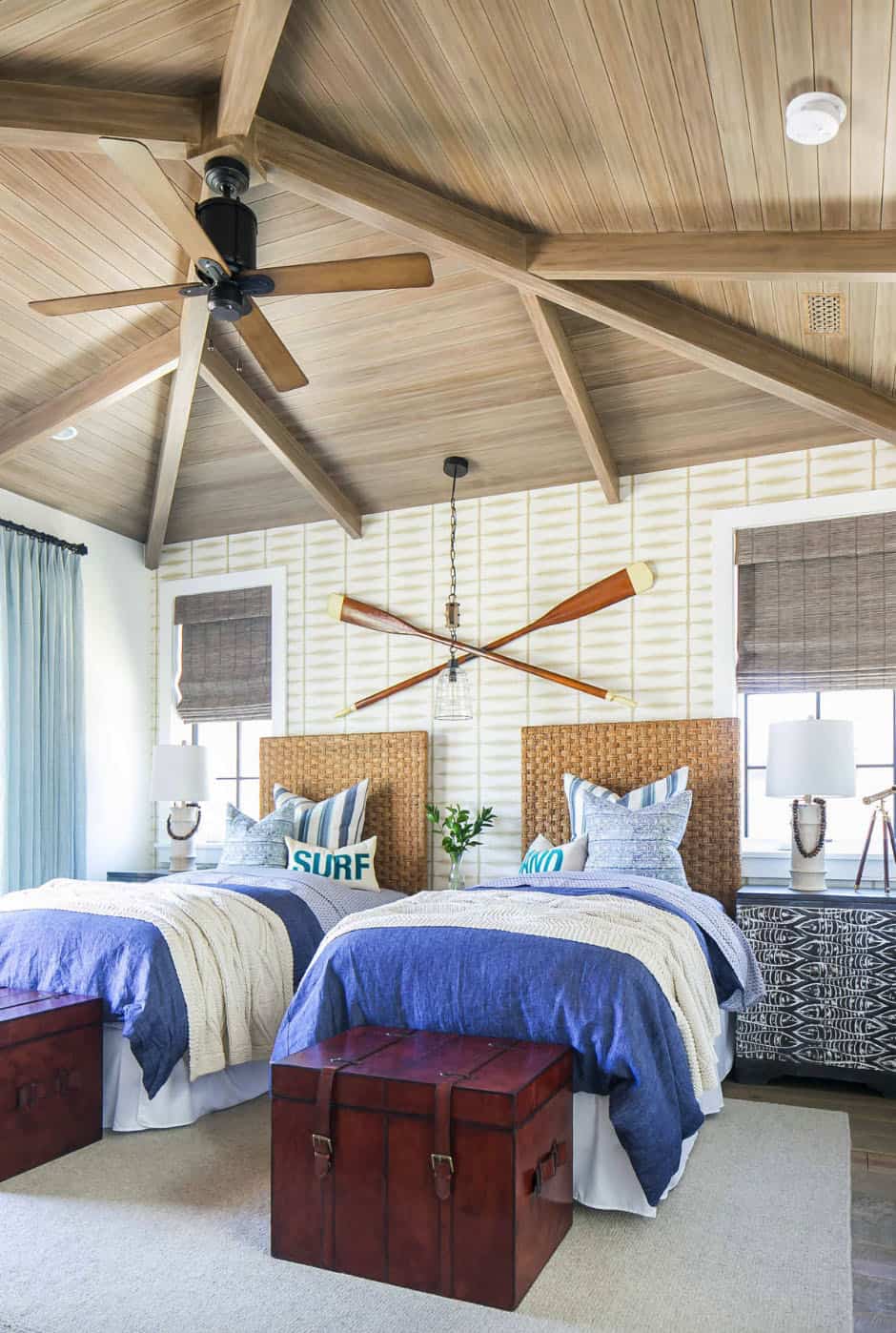 tropical-beach-style-bedroom