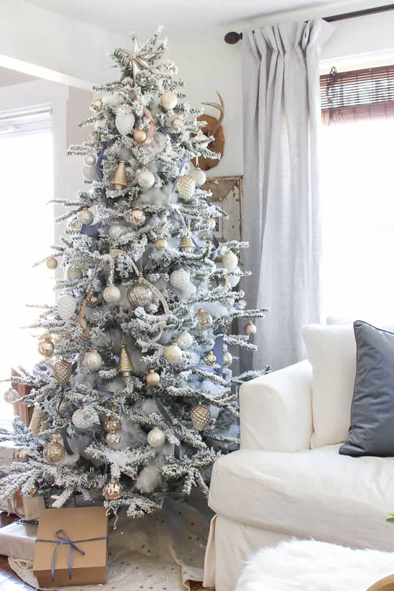 wintry-rustic-christmas-tree-ideas