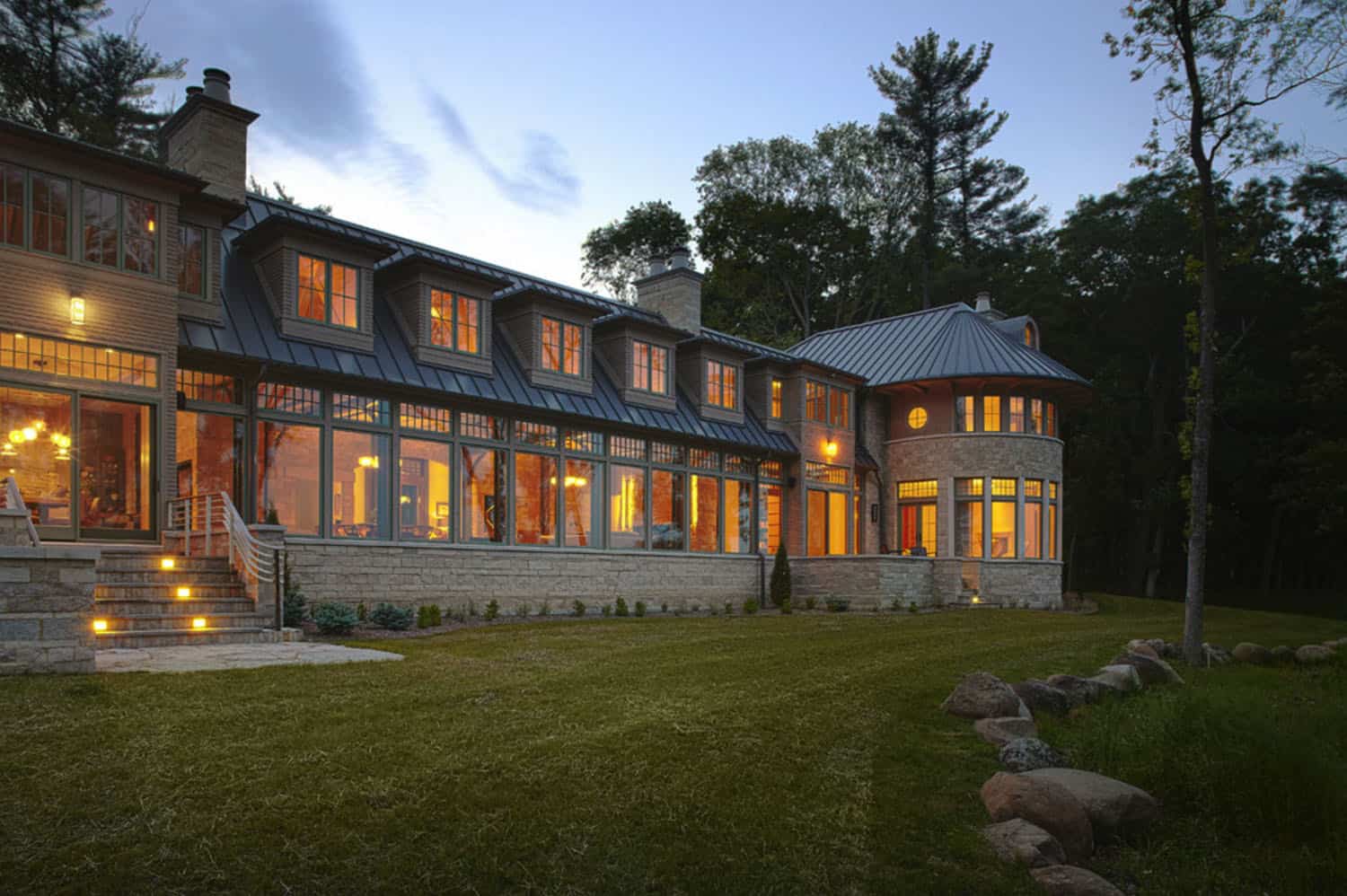 contemporary-lake-house-retreat-exterior
