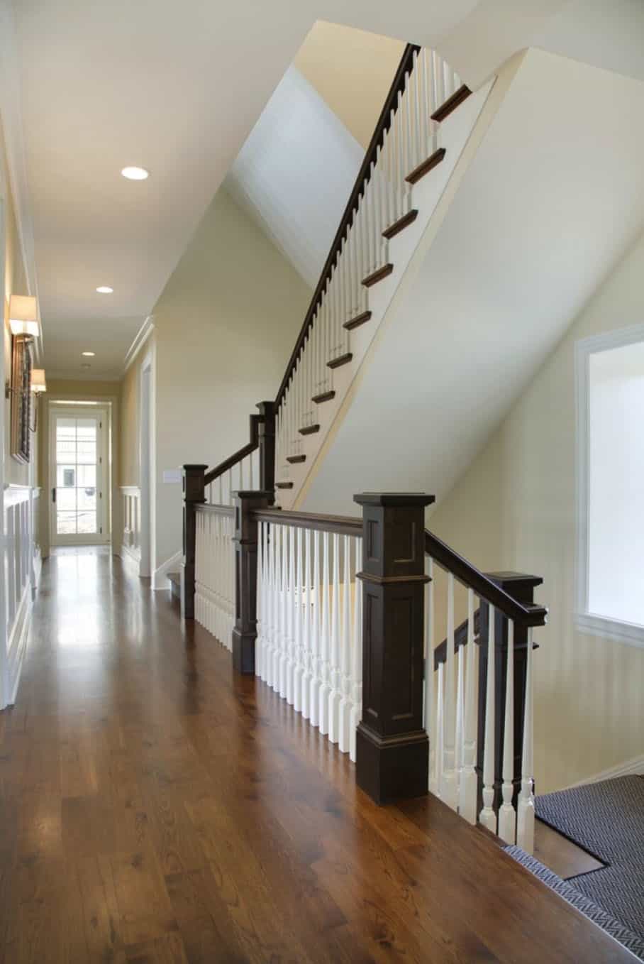 cottage-beach-style-staircase