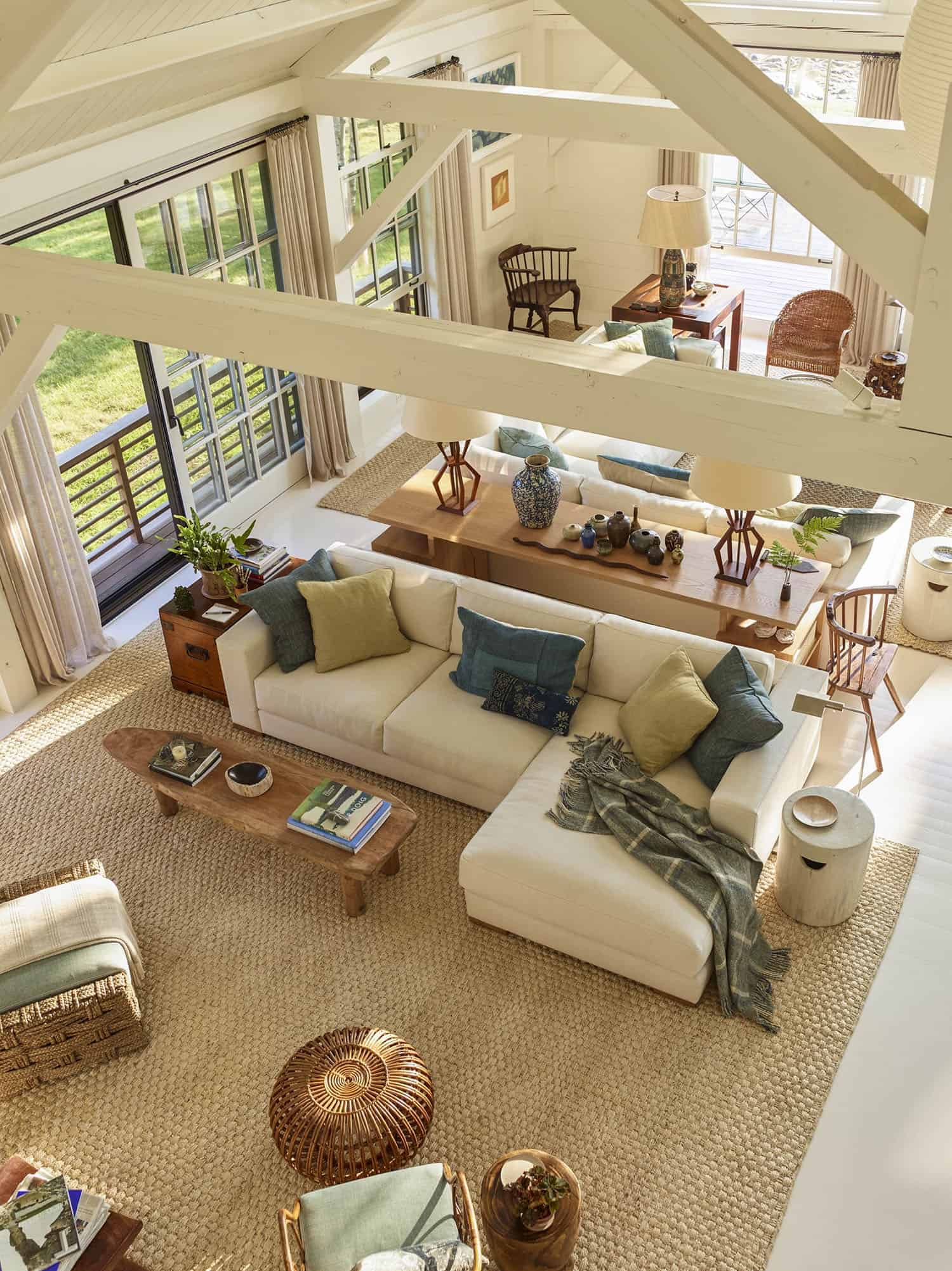 modern-seaside-home-living-room