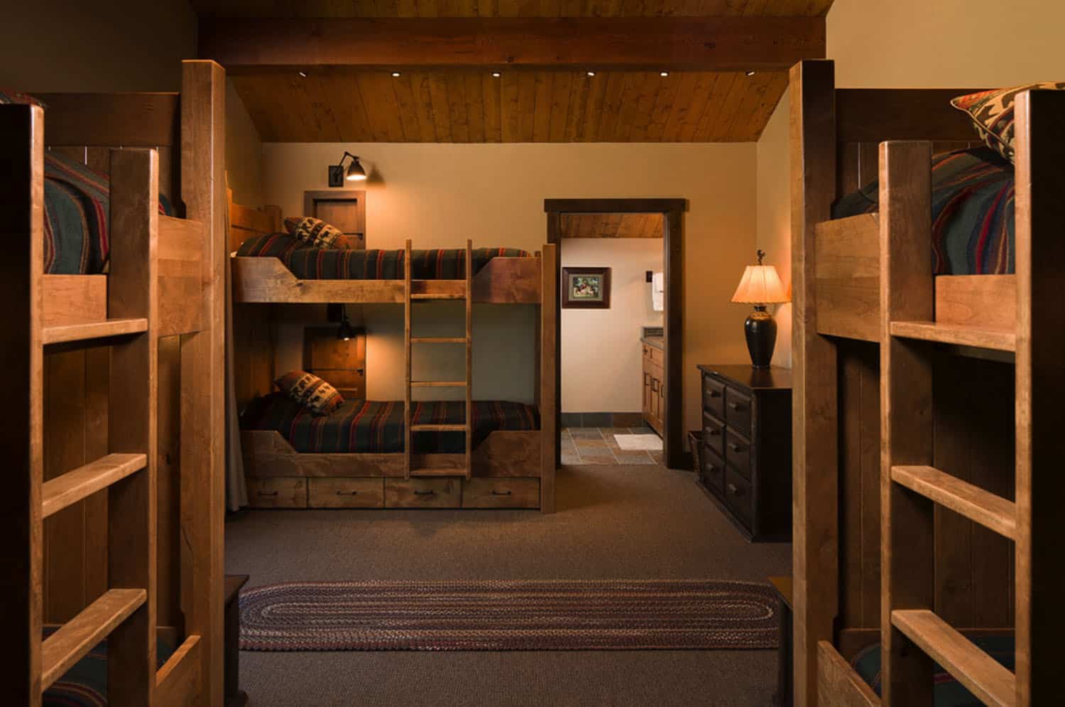 rustic-kids-bunk-bedroom