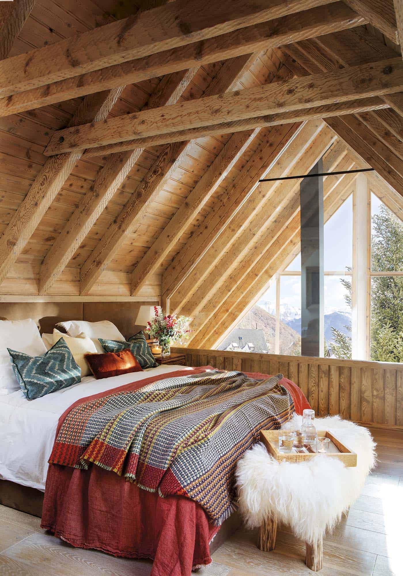 rustic-log-cabin-bedroom