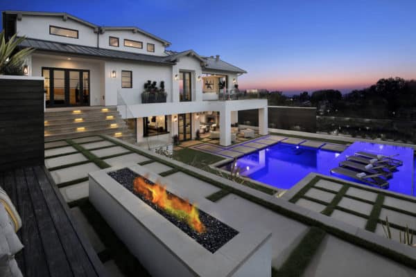 featured posts image for Inviting beach style home with beautiful design details in Newport Beach