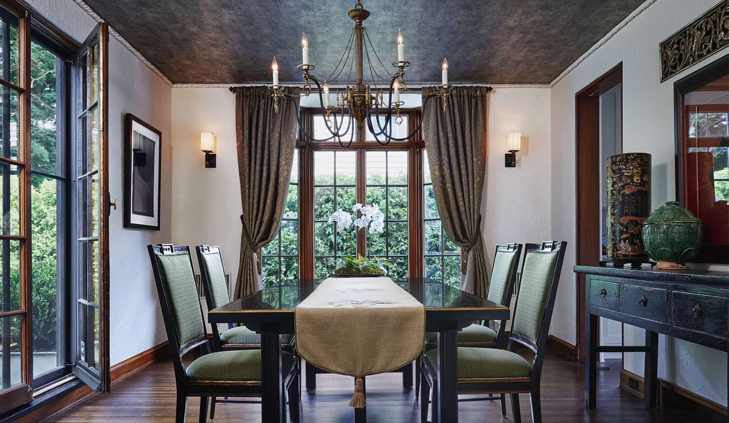 tudor-traditional-dining-room
