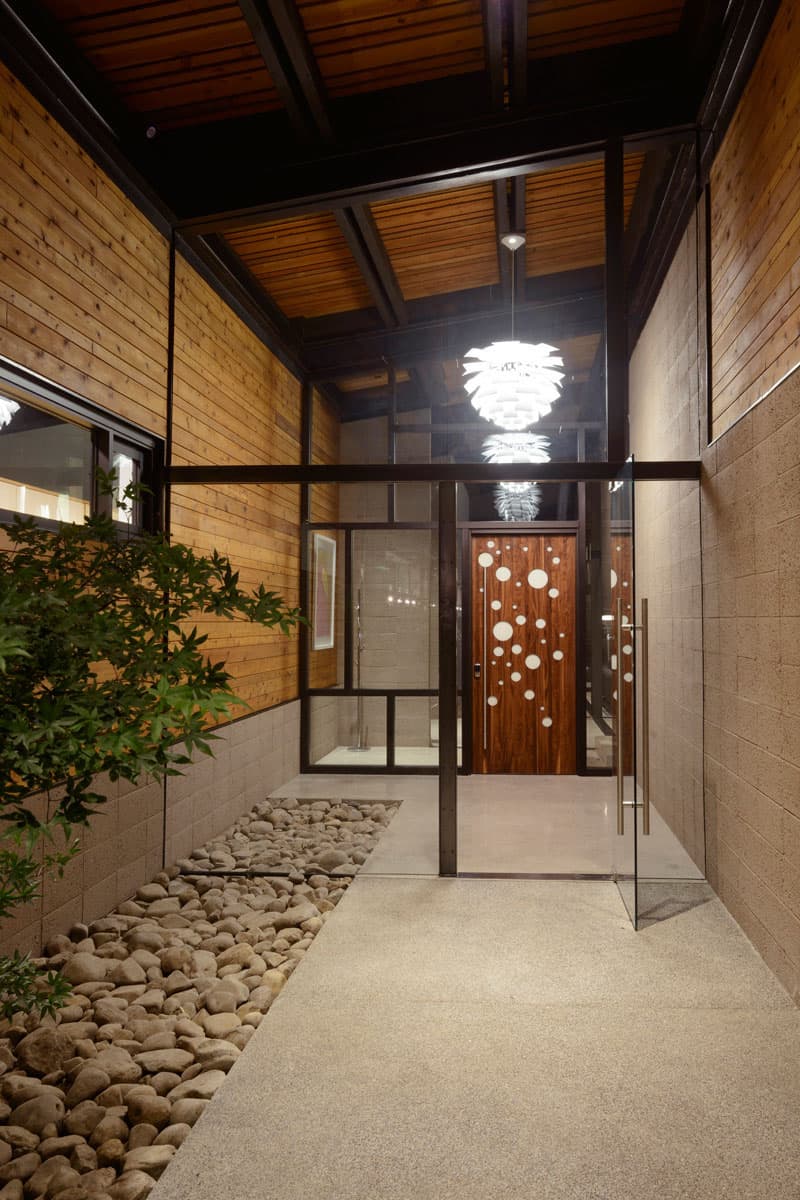 modern-forest-home-entry