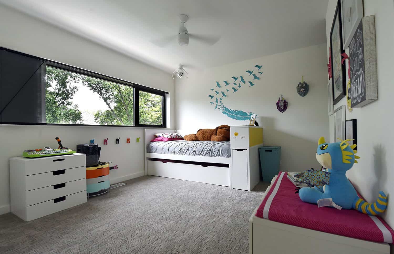 modern-lake-house-kids-bedroom